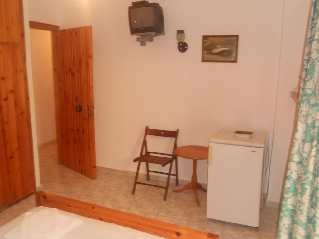 Assimakis Hotel Finikounta Quarto foto